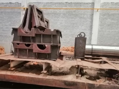特大型打砂設(shè)備，對(duì)所有特大型金屬件表面打砂清除表面雜質(zhì)