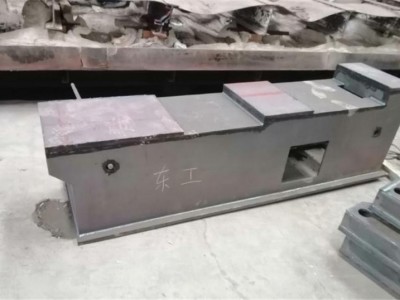 特大型打砂設(shè)備，對(duì)所有特大型金屬件表面打砂清除表面雜質(zhì)